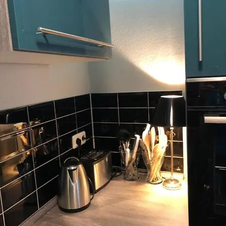 Altbaucharme In Zentraler Lage Apartment *