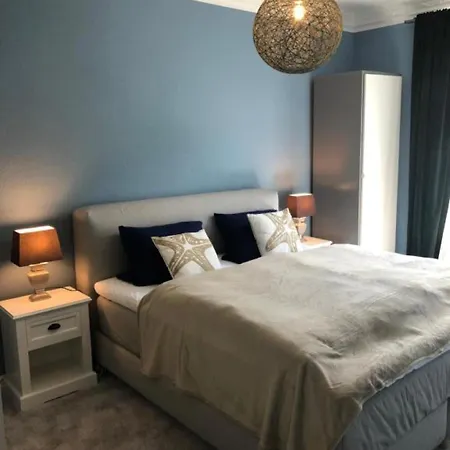 Apartment Altbaucharme In Zentraler Lage *