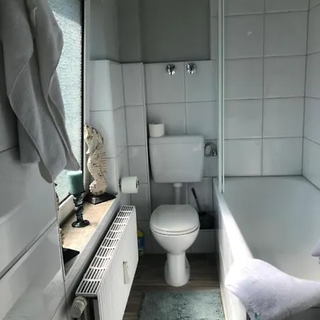 Apartment Altbaucharme In Zentraler Lage *