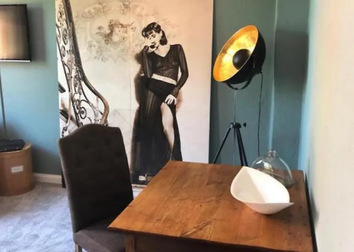 Altbauwohnung Mit Vollaustattung