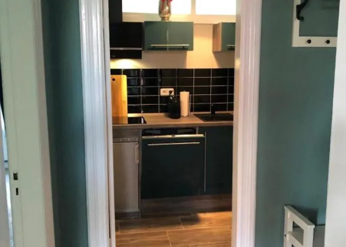 Altbauwohnung Mit Vollaustattung *