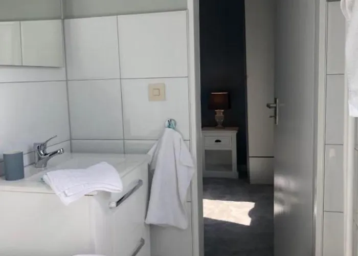 Altbauwohnung Mit Vollaustattung *